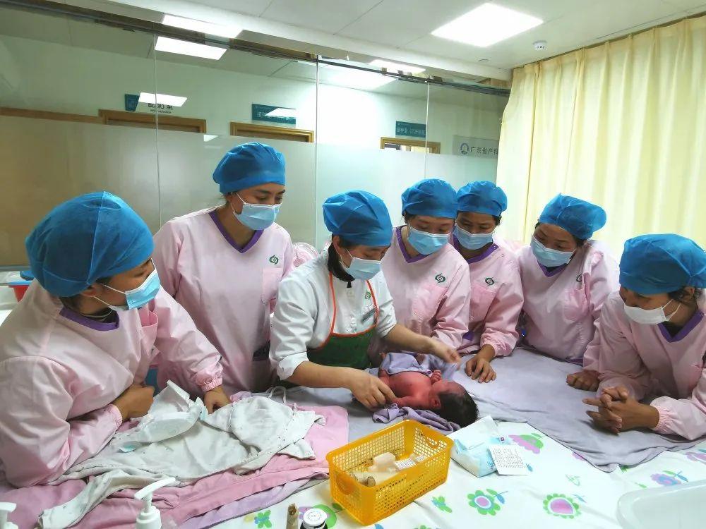 万源市妇婴监护型护送